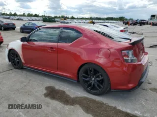 2016 Scion tC z VIN JTKJF5C79GJ025565, wystawiony jako Copart lot #58747815 z przebiegiem 89 174 mil mil oraz Szkody całkowita. Historia ofert i sprzedaży dostępna na DreamBid. Obrazek 2.