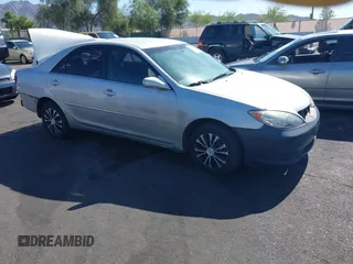 2005 Toyota Camry STD z VIN 4T1BE32K95U419292, wystawiony jako IAAI lot #42302496 z przebiegiem 233 632 mil mil oraz . Historia ofert i sprzedaży dostępna na DreamBid. Obrazek 1.
