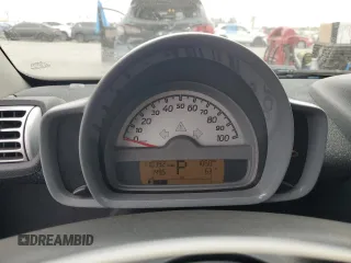 2008 Smart fortwo Pure z VIN WMEEJ31X38K139671, wystawiony jako Copart lot #60278585 z przebiegiem 110 392 mil mil oraz Czysty tytuł • Clean title. Historia ofert i sprzedaży dostępna na DreamBid. Obrazek 9.
