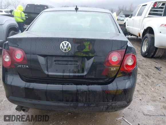 2009 Volkswagen Jetta Sedan SE with VIN 3VWRM71K39M061922, listed as a IAAI auction lot 41833902 with 207,905 mi miles. Bid and sale history available at carsss.com. Image 16.
