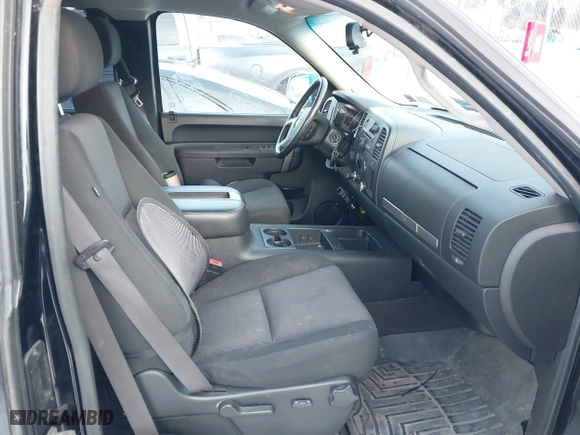 2010 Chevrolet Silverado 1500 LT with VIN 1GCSKSE33AZ121362, listed as a IAAI auction lot 41554626 with 232,076 mi miles. Bid and sale history available at carsss.com. Image 5.