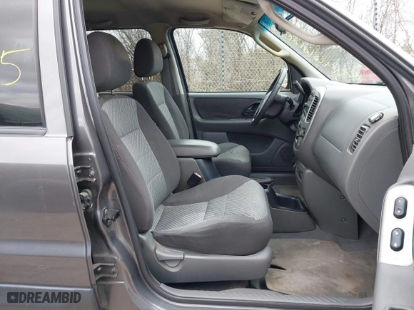 2003 Ford Escape XLT Popular 2 with VIN 1FMYU93103KA39840, listed as a IAAI auction lot 41966605 with 141,321 mi miles. Bid and sale history available at carsss.com. Image 5.