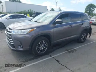 2019 Toyota Highlander SE z VIN 5TDKZRFHXKS316330, wystawiony jako IAAI lot #42183341 z przebiegiem 81 705 mil mil oraz . Historia ofert i sprzedaży dostępna na DreamBid. Obrazek 2.