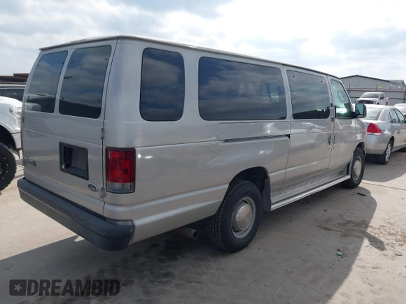 2003 Ford Econoline Passenger XL z VIN 1FBSS31L53HB42092, wystawiony jako IAAI lot #41520622 z przebiegiem 89 125 mil mil oraz . Historia ofert i sprzedaży dostępna na DreamBid. Obrazek 4.