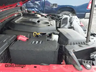 2021 Jeep Wrangler Unlimited Sahara Altitude z VIN 1C4HJXEN8MW679385, wystawiony jako IAAI lot #41542602 z przebiegiem 50 220 mil mil oraz . Historia ofert i sprzedaży dostępna na DreamBid. Obrazek 24.