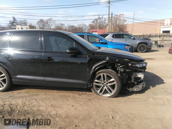 2017 Audi Q7 Prestige with VIN WA1VAAF78HD026650, listed as a IAAI auction lot 41841616 with 105,396 mi miles and . Bid and sale history available at DreamBid. Image 13.