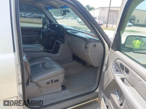 2006 Cadillac Escalade z VIN 1GYEK63N46R134468, wystawiony jako IAAI lot #42407664 z przebiegiem 240 664 mil mil oraz . Historia ofert i sprzedaży dostępna na DreamBid. Obrazek 5.