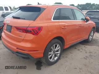 2023 Audi Q3 S line Premium z VIN WA1DECF38P1129821, wystawiony jako IAAI lot #42503445 z przebiegiem 49 651 mil mil oraz . Historia ofert i sprzedaży dostępna na DreamBid. Obrazek 4.