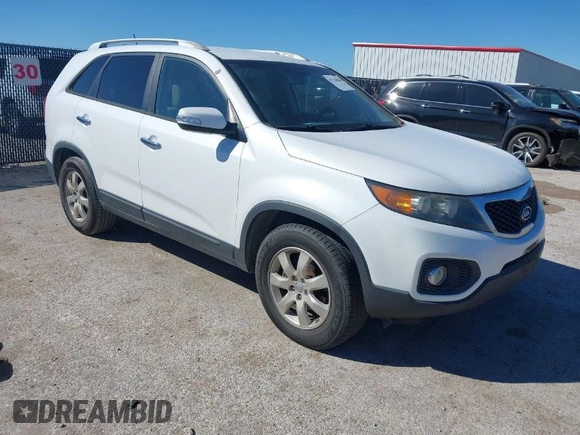 2013 Kia Sorento LX with VIN 5XYKT4A2XDG337427, listed as a IAAI auction lot 41730880 with 219,984 mi miles. Bid and sale history available at carsss.com. Image 1.