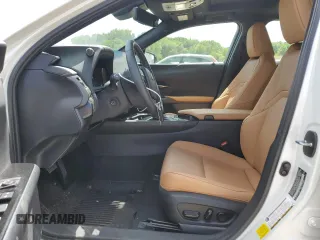 2024 Lexus UX 250h Premium z VIN JTHP9JBH4R2071151, wystawiony jako Copart lot #59289934 z przebiegiem 3 861 mil mil oraz Szkoda całkowita • Salvage title. Historia ofert i sprzedaży dostępna na DreamBid. Obrazek 7.