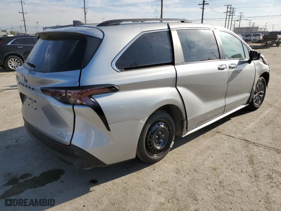 2024 Toyota Sienna XLE with VIN 5TDYRKEC3RS193861, listed as a Copart auction lot 50243375 with 18,630 mi miles and Salvage Title. Bid and sale history available at carsss.com. Image 3.