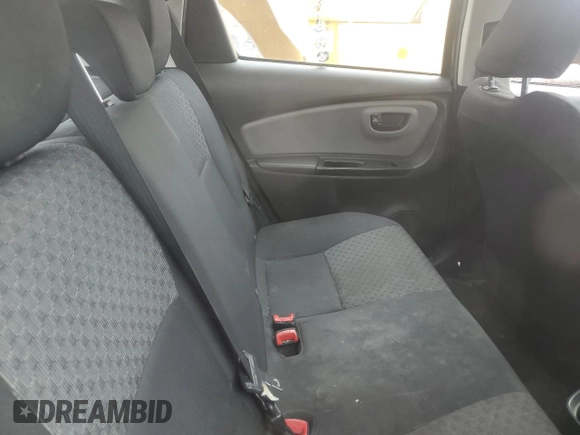 2015 Toyota Yaris L z VIN VNKKTUD30FA035966, wystawiony jako Copart lot #56693685 z przebiegiem 155 284 mil mil oraz Szkoda całkowita • Salvage title. Historia ofert i sprzedaży dostępna na DreamBid. Obrazek 10.