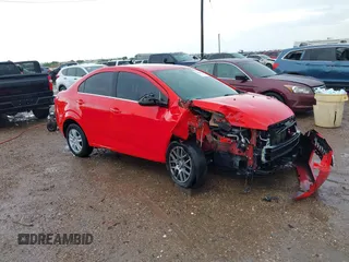 2016 Chevrolet Sonic LT z VIN 1G1JC5SHXG4181700, wystawiony jako IAAI lot #42499446 z przebiegiem 97 963 mil mil oraz . Historia ofert i sprzedaży dostępna na DreamBid. Obrazek 1.