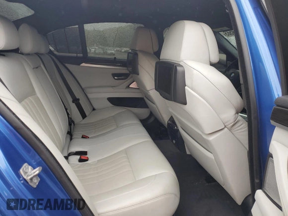 2013 BMW M5 z VIN WBSFV9C58DC772945, wystawiony jako Copart lot #55759565 z przebiegiem 78 125 mil mil oraz Tytuł czysty. Historia ofert i sprzedaży dostępna na DreamBid. Obrazek 10.