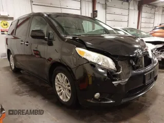 2014 Toyota Sienna XLE z VIN 5TDYK3DC2ES451292, wystawiony jako IAAI lot #41713244 z przebiegiem 159 735 mil mil oraz . Historia ofert i sprzedaży dostępna na DreamBid. Obrazek 1.