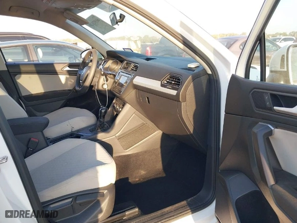 2021 Volkswagen Tiguan S with VIN 3VV1B7AX1MM002556, listed as a IAAI auction lot 40592120 with 55,222 mi miles. Bid and sale history available at carsss.com. Image 5.