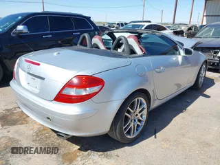 2008 Mercedes-Benz SLK 350 z VIN WDBWK56F08F181783, wystawiony jako IAAI lot #42153077 z przebiegiem 131 428 mil mil oraz . Historia ofert i sprzedaży dostępna na DreamBid. Obrazek 4.