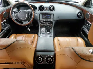 2017 Jaguar XJ R-Sport with VIN SAJWA1C70H8W05558, listed as a Copart auction lot 59759165 with 102,230 mi miles and Salvage title. Bid and sale history available at DreamBid. Image 8.