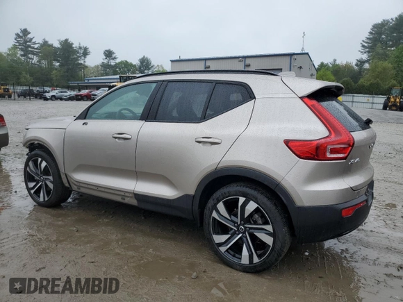 2023 Volvo XC40 Plus Dark Theme с VIN YV4L12UL1P2938143, выставлен на аукционе Copart как лот 55974655 с пробегом 18 336 миль миль и Списание • Salvage title. История ставок и продаж доступна на DreamBid. Изображение 2.