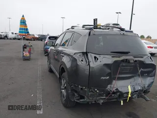 2017 Toyota RAV4 LE z VIN JTMZFREVXHJ107299, wystawiony jako IAAI lot #42422033 z przebiegiem 56 687 mil mil oraz . Historia ofert i sprzedaży dostępna na DreamBid. Obrazek 3.