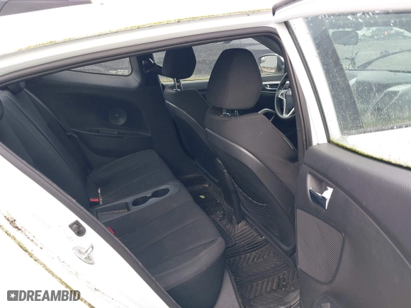 2015 Hyundai Veloster with VIN KMHTC6AD6FU236478, listed as a IAAI auction lot 41923285 with 120,079 mi miles. Bid and sale history available at carsss.com. Image 8.