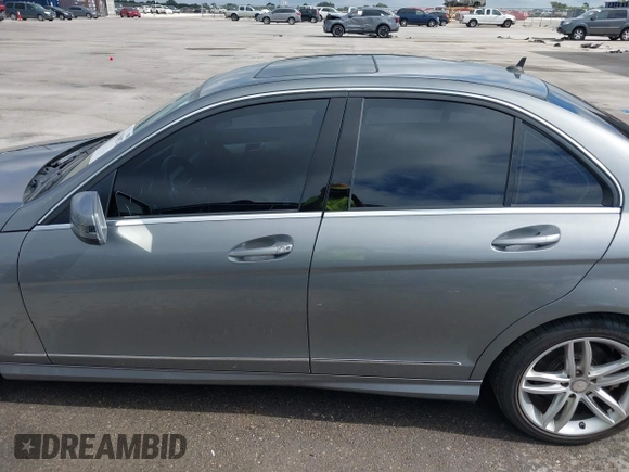 2013 Mercedes-Benz C 300 Sport с VIN WDDGF8AB2DR242498, выставлен на аукционе IAAI как лот 42588574 с пробегом 143 898 миль миль и . История ставок и продаж доступна на DreamBid. Изображение 14.