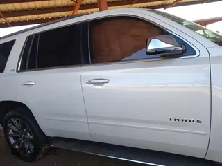 2016 Chevrolet Tahoe LTZ z VIN 1GNSKCKC4GR359442, wystawiony jako IAAI lot #41871814 z przebiegiem 158 533 mil mil oraz . Historia ofert i sprzedaży dostępna na DreamBid. Obrazek 12.
