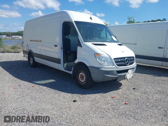 2011 Mercedes-Benz Sprinter Cargo with VIN WD3PE8CBXB5592597, listed as a IAAI auction lot 41963313 with 490,059 mi miles. Bid and sale history available at carsss.com. Image 1.