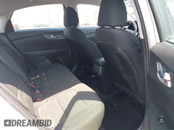 2021 Kia Forte LXS z VIN 3KPF24AD2ME333097, wystawiony jako IAAI lot #42171293 z przebiegiem 29 875 mil mil oraz . Historia ofert i sprzedaży dostępna na DreamBid. Obrazek 8.