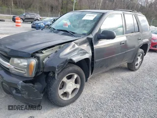 2007 Chevrolet TrailBlazer LS with VIN 1GNDT13S972114838, listed as a IAAI auction lot 41905506 with 192,123 mi miles. Bid and sale history available at carsss.com. Image 2.