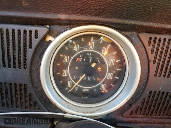 1971 Volkswagen Beetle with VIN 1112070809, listed as a Copart auction lot 42737085 with 13,894 mi miles and Salvage Title. Bid and sale history available at DreamBid. Image 9.