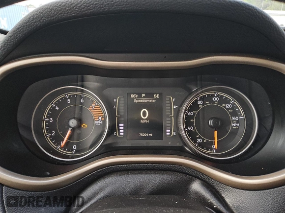 2017 Jeep Cherokee Altitude z VIN 1C4PJLAS5HW593487, wystawiony jako Copart lot #56229345 z przebiegiem 75 204 mil mil oraz Czysty tytuł • Clean title. Historia ofert i sprzedaży dostępna na DreamBid. Obrazek 9.
