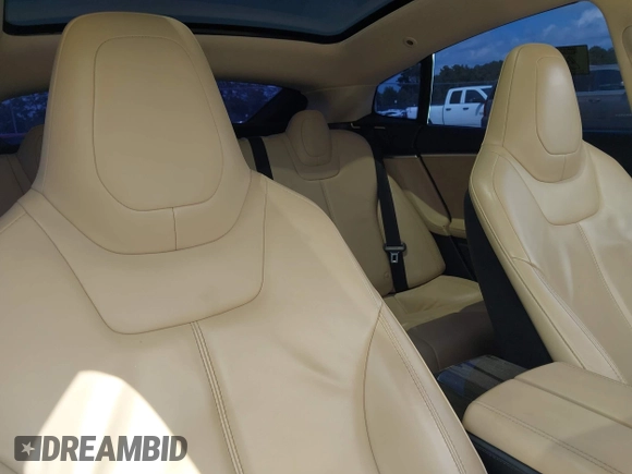 2013 Tesla Model S с VIN 5YJSA1CN9DFP09973, выставлен на аукционе IAAI как лот 42724026 с пробегом 61 546 миль миль и . История ставок и продаж доступна на DreamBid. Изображение 8.