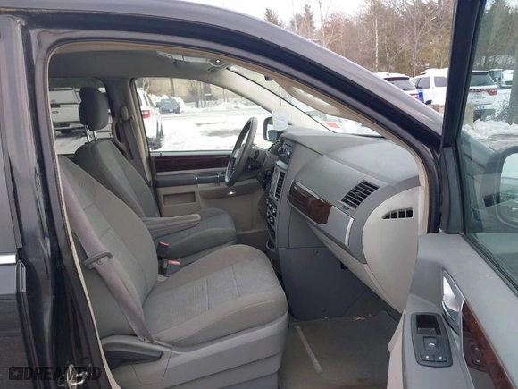 2010 Chrysler Town & Country Touring with VIN 2A4RR5D17AR293118, listed as a IAAI auction lot 41650474 with 136,969 mi miles. Bid and sale history available at carsss.com. Image 5.