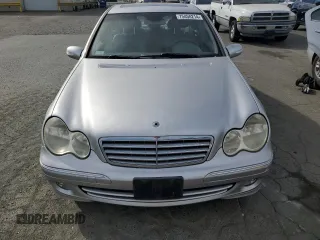 2005 Mercedes-Benz C 320 with VIN WDBRF64J75F581799, listed as a Copart auction lot 75458214 with 136,432 mi miles and Clean Title. Bid and sale history available at DreamBid. Image 5.