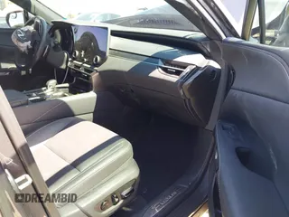 2024 Lexus RX 350h z VIN 2T2BBMCA3RC042093, wystawiony jako IAAI lot #42703983 z przebiegiem 24 179 mil mil oraz . Historia ofert i sprzedaży dostępna na DreamBid. Obrazek 5.