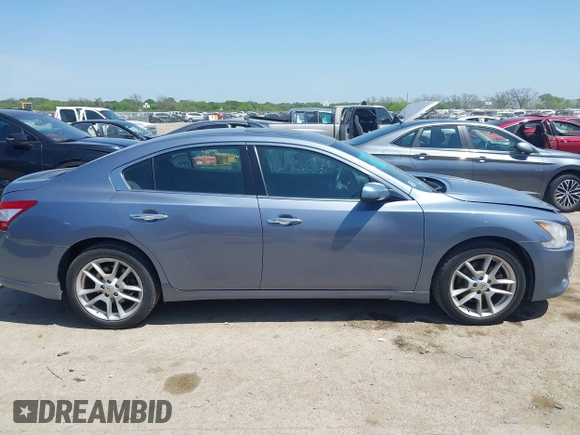 2011 Nissan Maxima SV z VIN 1N4AA5AP8BC832140, wystawiony jako IAAI lot #42014463 z przebiegiem 119 059 mil mil oraz . Historia ofert i sprzedaży dostępna na DreamBid. Obrazek 13.