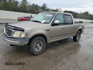 2002 Ford F-150 XLT with VIN 1FTRW07672KA18146, listed as a Copart auction lot 86645694 with 296,886 mi miles and Salvage Title. Bid and sale history available at carsss.com. Image 1.