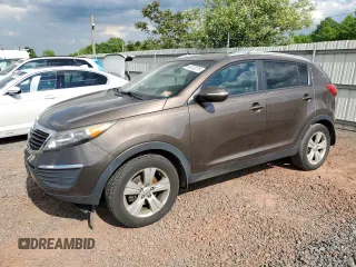 2012 Kia Sportage LX z VIN KNDPBCA22C7250958, wystawiony jako Copart lot #56153275 z przebiegiem 133 412 mil mil oraz Czysty tytuł • Clean title. Historia ofert i sprzedaży dostępna na DreamBid. Obrazek 1.