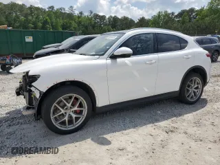 2018 Alfa Romeo Stelvio Ti z VIN ZASFAKBN0J7C14806, wystawiony jako Copart lot #55019815 z przebiegiem 81 916 mil mil oraz Szkoda całkowita • Salvage title. Historia ofert i sprzedaży dostępna na DreamBid. Obrazek 1.