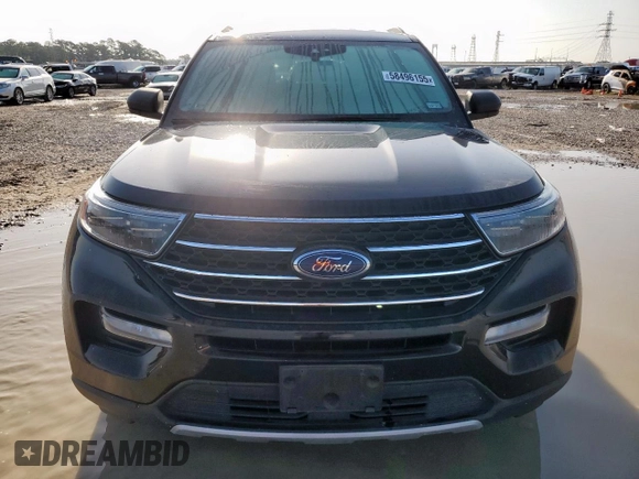 2022 Ford Explorer XLT with VIN 1FMSK7DH1NGA35734, listed as a Copart auction lot 58496155 with 60,526 mi miles and Salvage title. Bid and sale history available at DreamBid. Image 5.