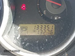 2008 Nissan Versa S z VIN 3N1BC11E88L387270, wystawiony jako IAAI lot #42170127 z przebiegiem 133 555 mil mil oraz . Historia ofert i sprzedaży dostępna na DreamBid. Obrazek 15.