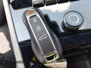 2024 Porsche Cayenne z VIN WP1AA2AY2RDA02192, wystawiony jako IAAI lot #42218312 z przebiegiem 14 809 mil mil oraz . Historia ofert i sprzedaży dostępna na DreamBid. Obrazek 11.