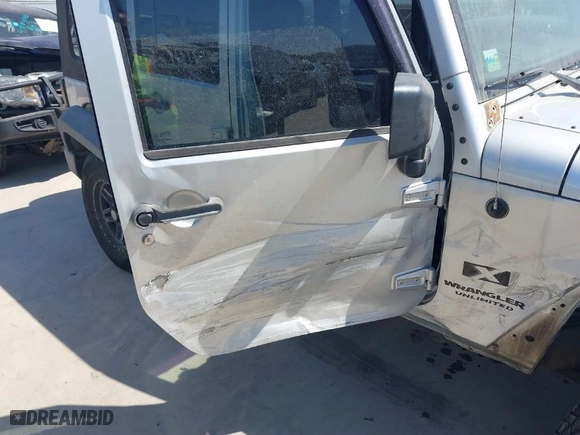 2007 Jeep Wrangler Unlimited X with VIN 1J4GA39197L161975, listed as a IAAI auction lot 41742409 with 270,227 mi miles. Bid and sale history available at carsss.com. Image 17.