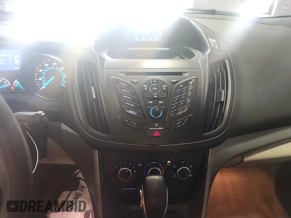 2014 Ford Escape SE z VIN 1FMCU9GX7EUC02600, wystawiony jako IAAI lot #42570755 z przebiegiem 86 871 mil mil oraz . Historia ofert i sprzedaży dostępna na DreamBid. Obrazek 32.