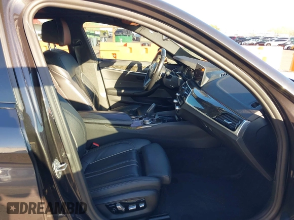 2018 BMW 5 Series 540i with VIN WBAJE5C58JG918692, listed as a IAAI auction lot 41665415 with 61,261 mi miles and . Bid and sale history available at carsss.com. Image 5.