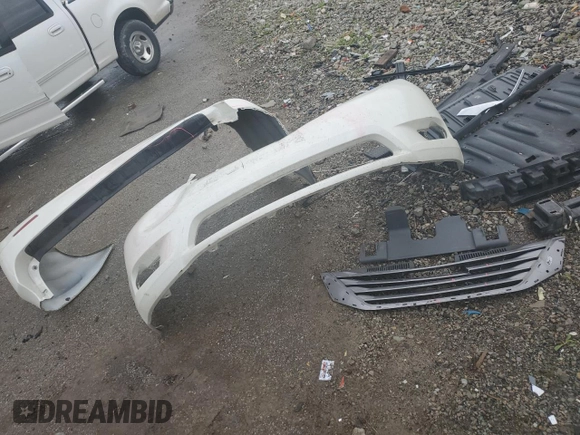2015 Toyota Sienna XLE with VIN 5TDYK3DC6FS630405, listed as a Copart auction lot 59872045 with 60,306 mi miles and Salvage title. Bid and sale history available at DreamBid. Image 13.