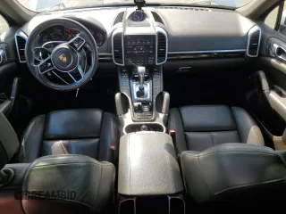 2017 Porsche Cayenne с VIN WP1AA2A21HKA82221, выставлен на аукционе Copart как лот 62022355 с пробегом 122 965 миль миль и Списание • Salvage title. История ставок и продаж доступна на DreamBid. Изображение 8.
