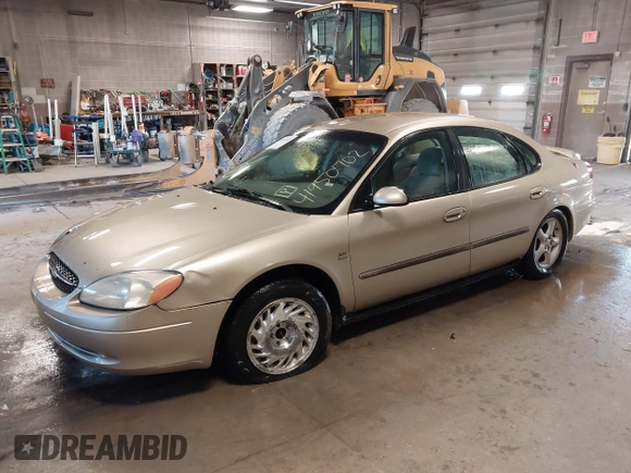 2001 Ford Taurus SES with VIN 1FAFP55S31A143202, listed as a IAAI auction lot 41950702 with 238,193 mi miles. Bid and sale history available at carsss.com. Image 2.