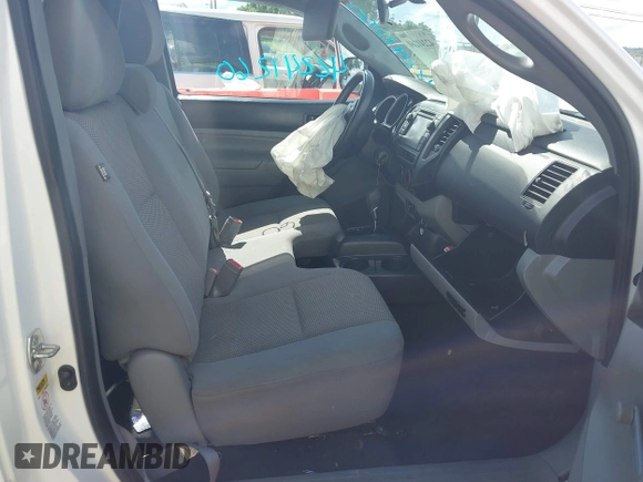 2013 Toyota Tacoma z VIN 5TFNX4CN1DX018438, wystawiony jako IAAI lot #42241260 z przebiegiem 55 253 mil mil oraz . Historia ofert i sprzedaży dostępna na DreamBid. Obrazek 5.